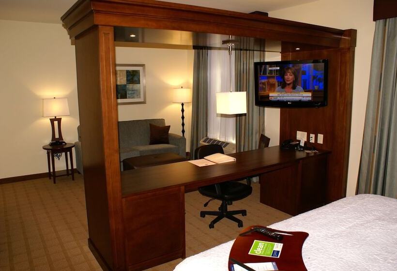 هتل Hampton Inn & Suites Center