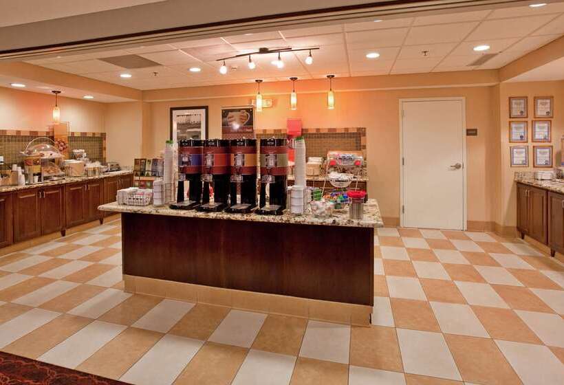 فندق Hampton Inn & Suites Watertown