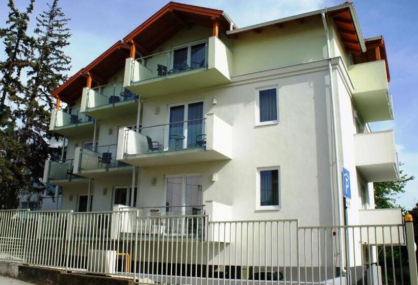 Отель Holiday Club Füred