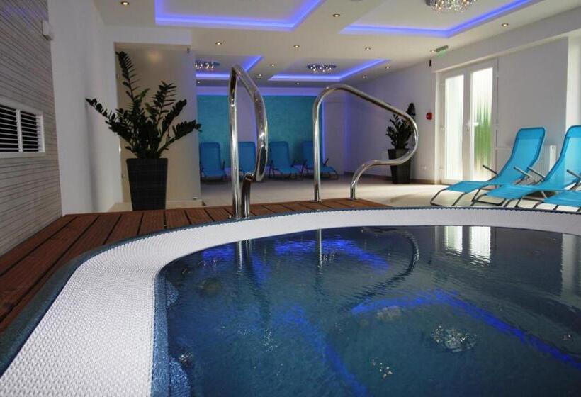 Отель Holiday Club Füred