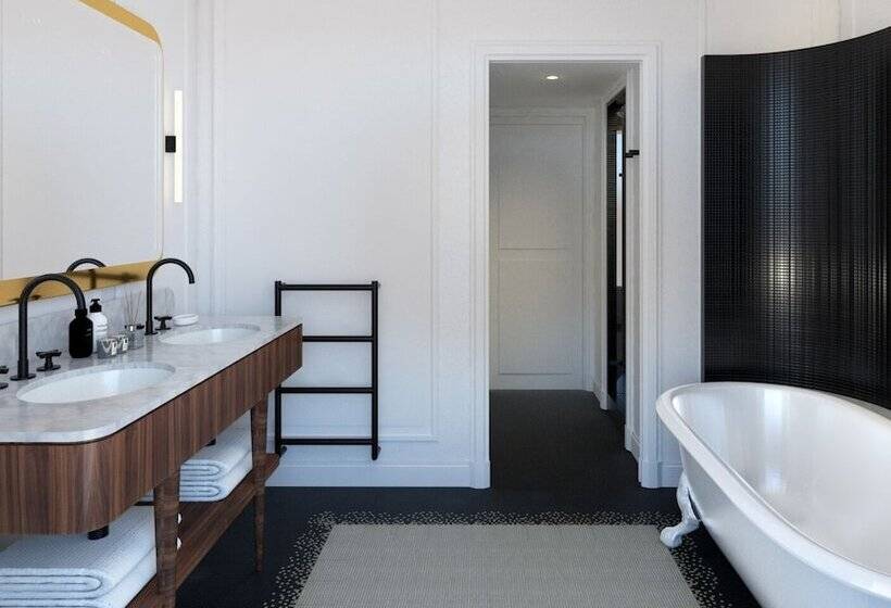 ホテル Hôtel Les Lumières   Relais & Châteaux