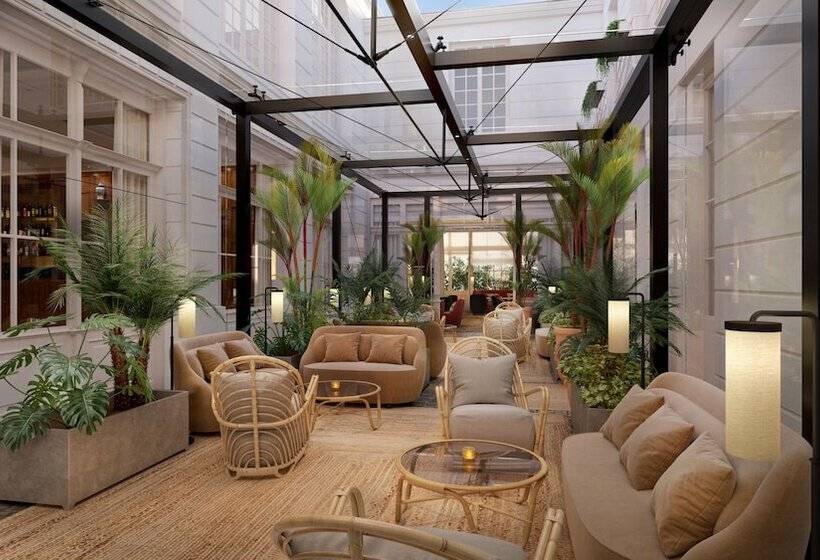 ホテル Hôtel Les Lumières   Relais & Châteaux