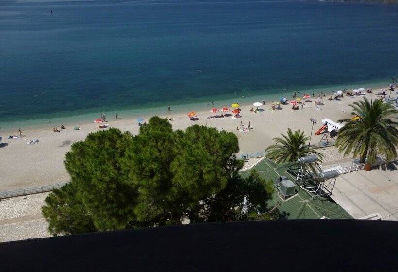 Monte Cristo Hotel With Rooftop Pool