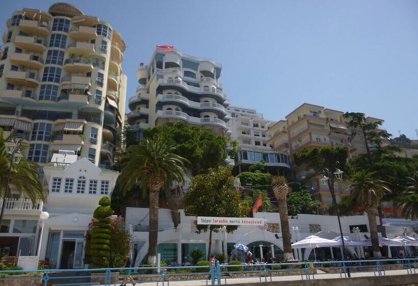 Monte Cristo Hotel With Rooftop Pool