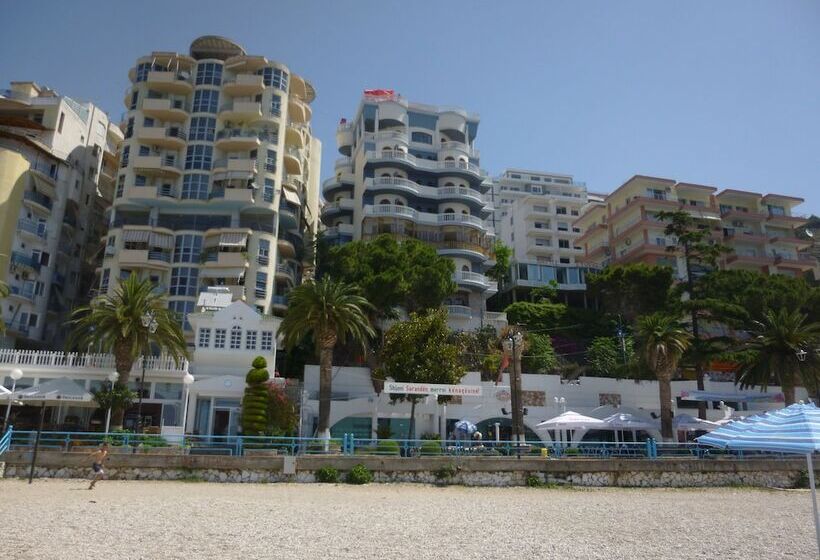 Monte Cristo Hotel With Rooftop Pool