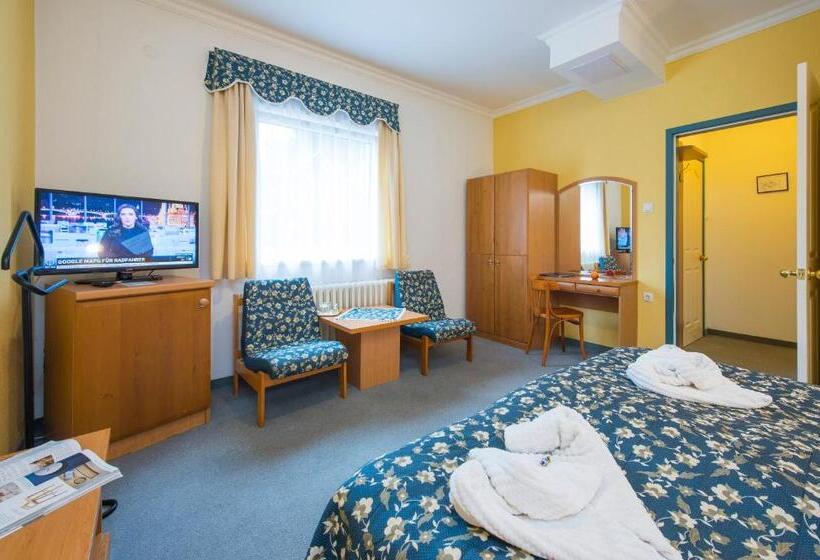 בית מלון כפרי Kikelet Club