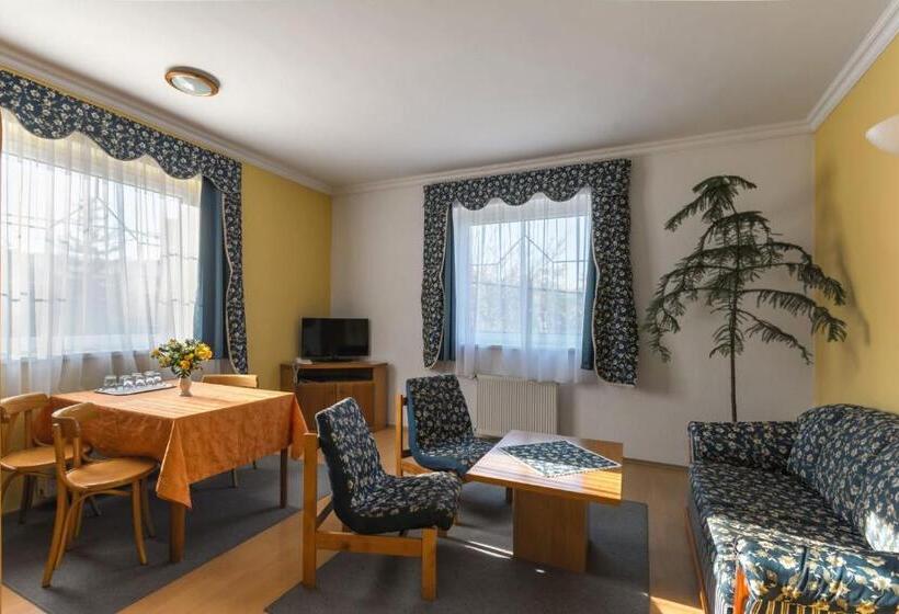 בית מלון כפרי Kikelet Club