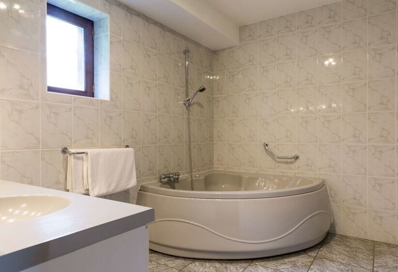 בית מלון כפרי L Orée Des Chênes, The Originals Relais