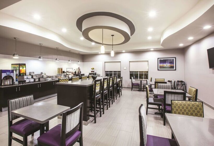هتل La Quinta By Wyndham Baton Rouge Denham Springs