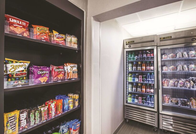 هتل La Quinta By Wyndham Baton Rouge Denham Springs