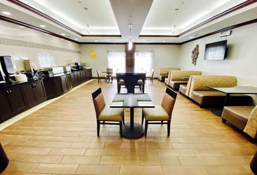 فندق La Quinta By Wyndham Tupelo