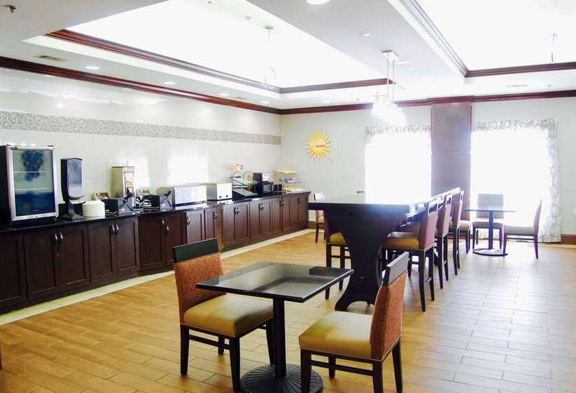 فندق La Quinta By Wyndham Tupelo