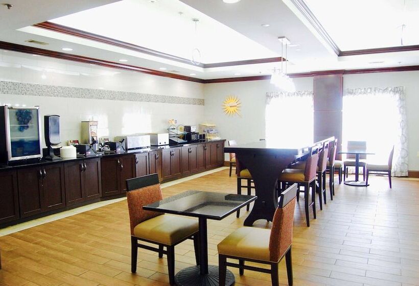 فندق La Quinta By Wyndham Tupelo