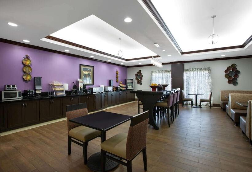 فندق La Quinta By Wyndham Tupelo