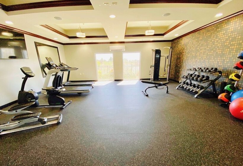 فندق La Quinta By Wyndham Tupelo