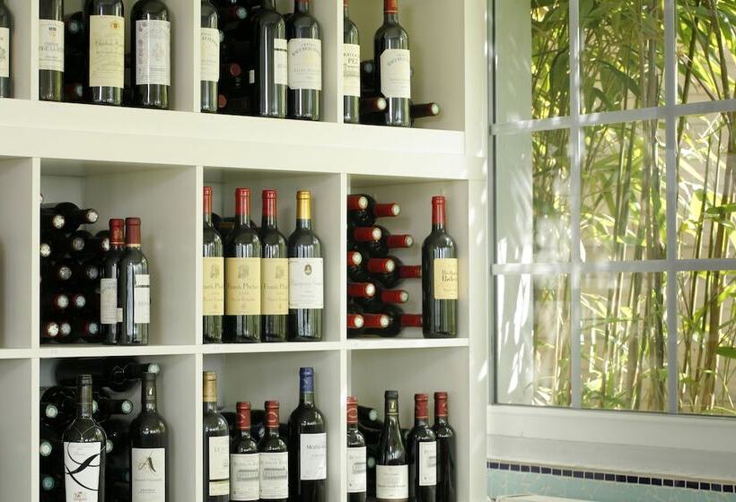 ホテル The Originals Hôtel Le Cise Restaurant Chambres Et Suites