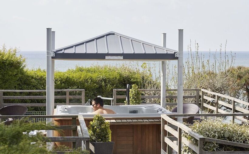 ホテル The Originals Hôtel Le Cise Restaurant Chambres Et Suites