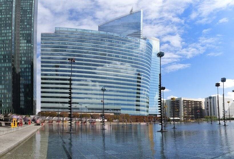 Отель Melia Paris La Defense