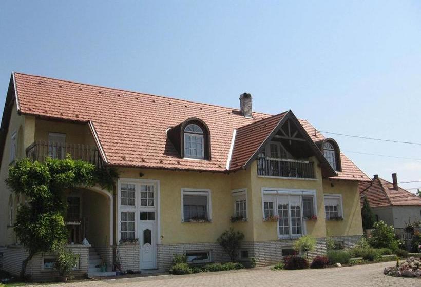 هتل Mika Vendégház