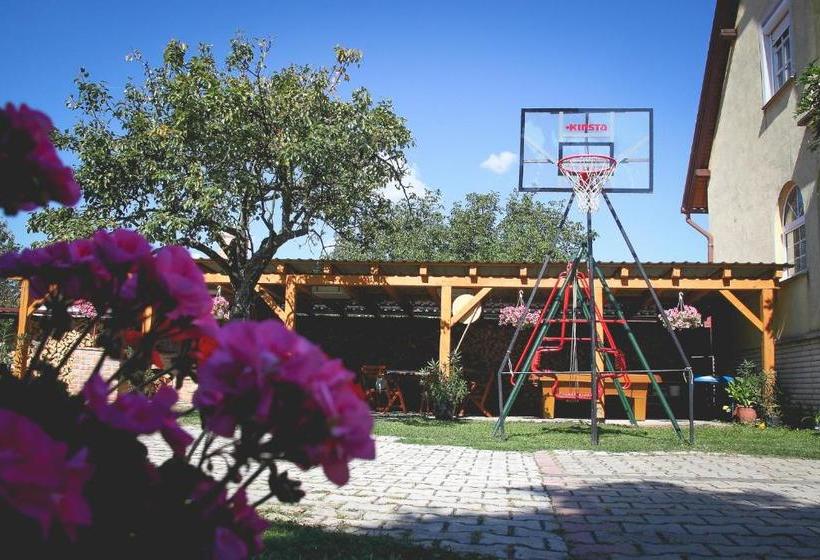 هتل Mika Vendégház