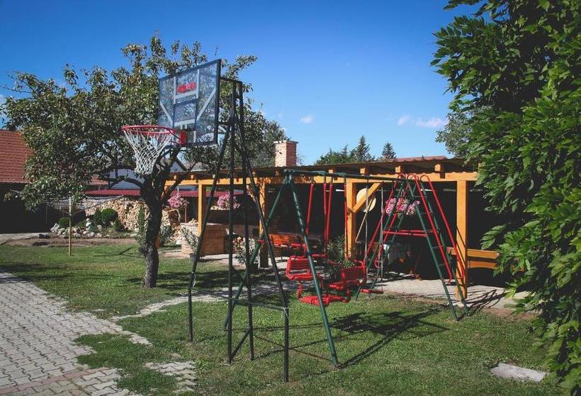 هتل Mika Vendégház