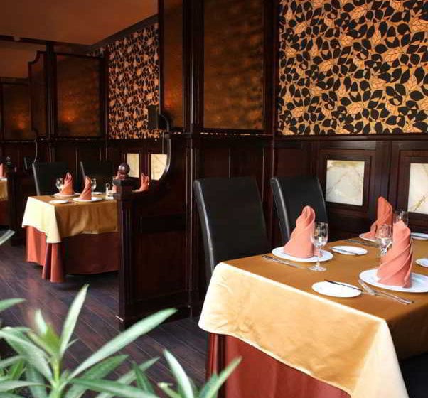 هتل Old Continent