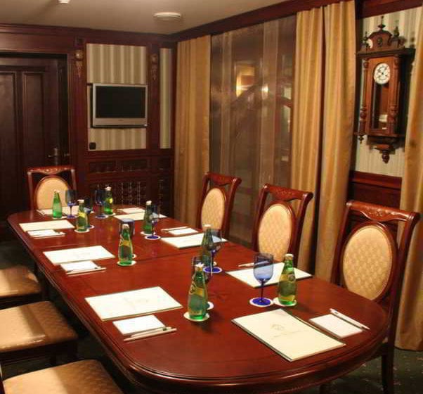 هتل Old Continent