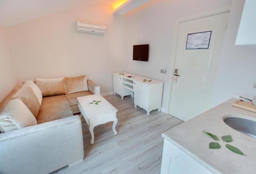 The Pinehill Hotel & Suites