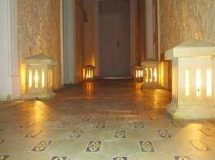 هتل Travelers House