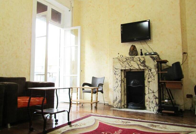 هتل Travelers House