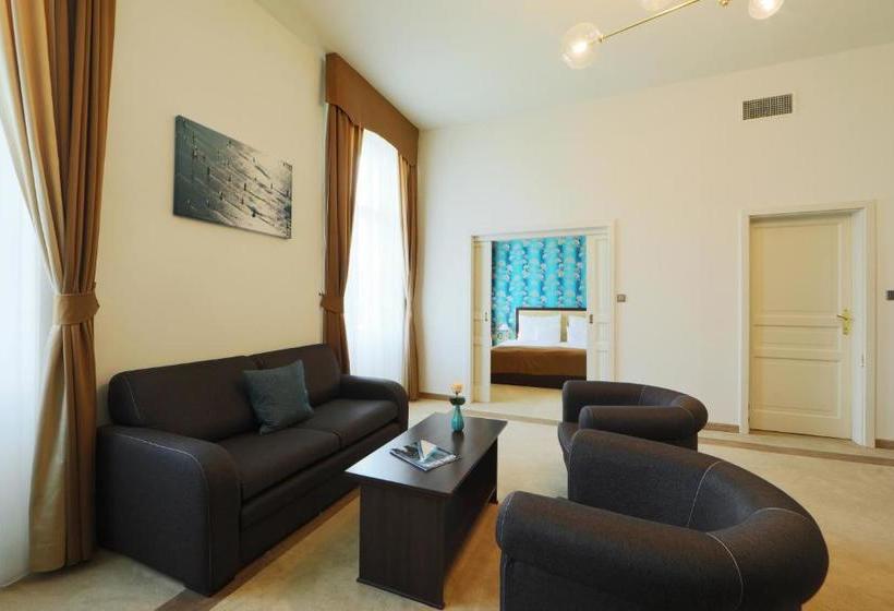 레지던스 Ipoly  Boutique Rooms & Suites