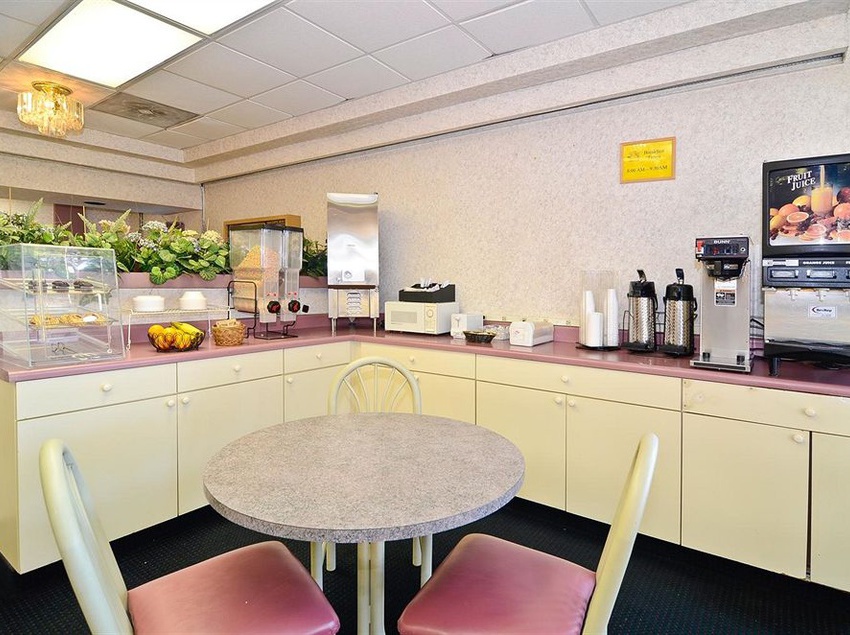 Мотель The Sanford Inn