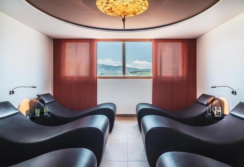 اقامتگاه Art & Design Hotel Napura