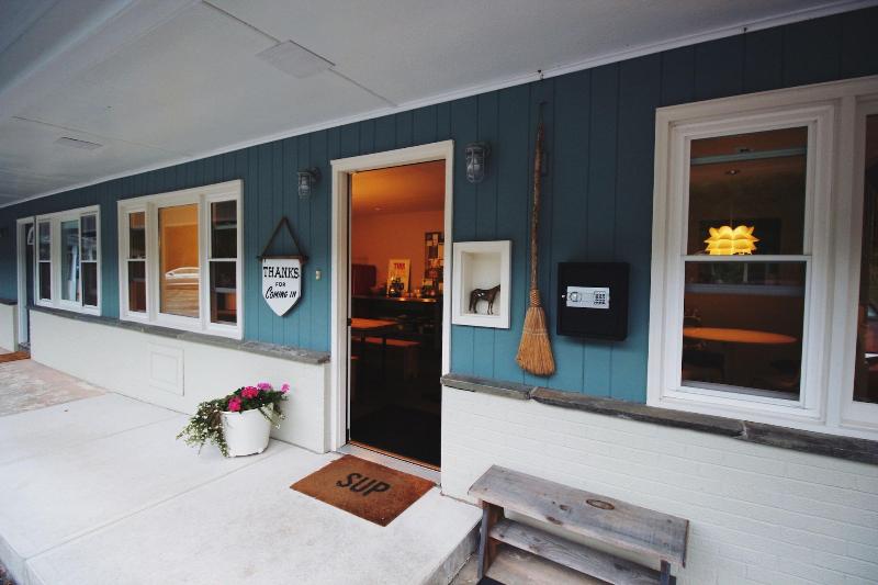 汽车旅馆  The Little Lion