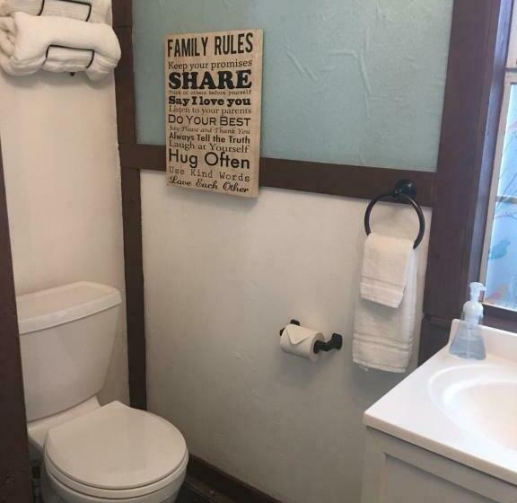 הוסטל Acorn Hideaways Canton Sweet Tweet Guesthouse King Bed