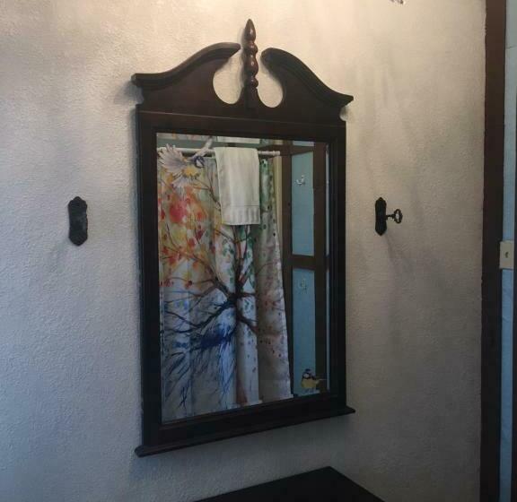 הוסטל Acorn Hideaways Canton Sweet Tweet Guesthouse King Bed