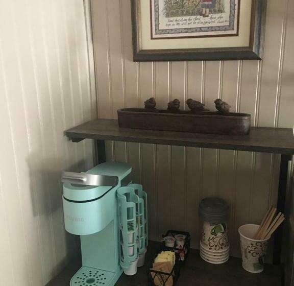 호스텔 Acorn Hideaways Canton Sweet Tweet Guesthouse King Bed