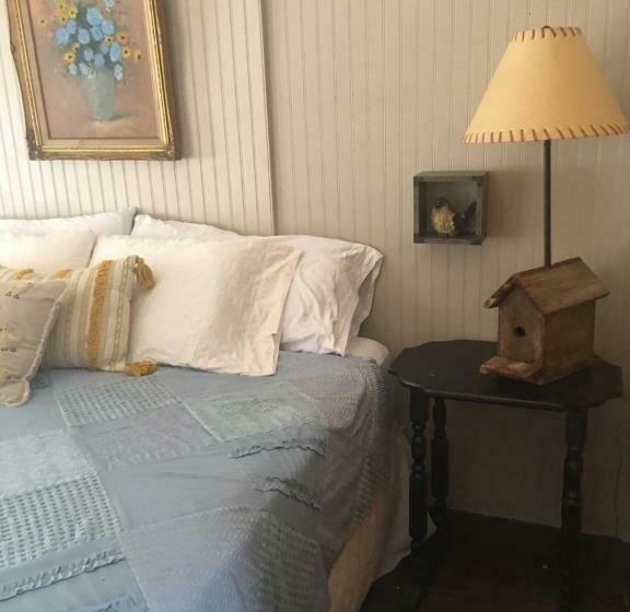 הוסטל Acorn Hideaways Canton Sweet Tweet Guesthouse King Bed