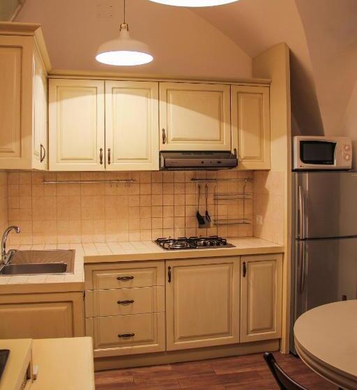 تختخواب و صبحانه Al Civico 4