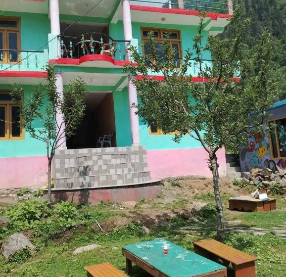 Bed and Breakfast Divya Apple Garden Guest House