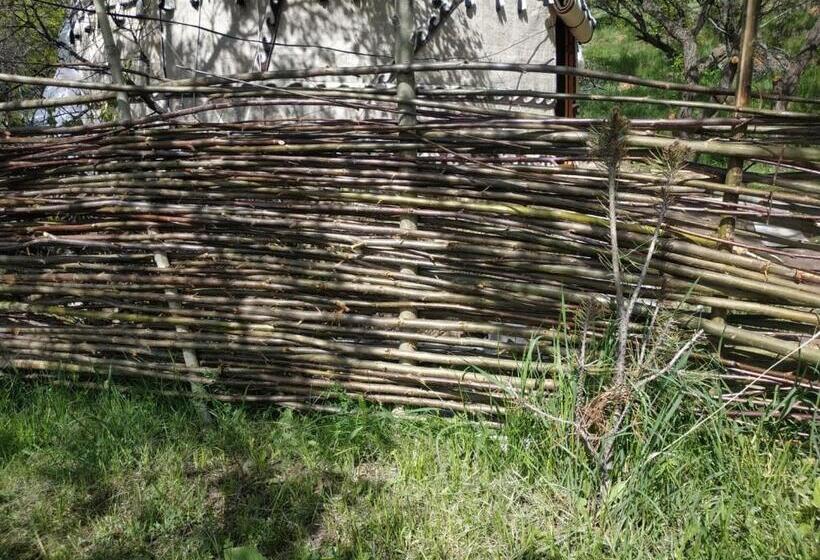 تختخواب و صبحانه Turan Handmade Yurt With Heated Floors