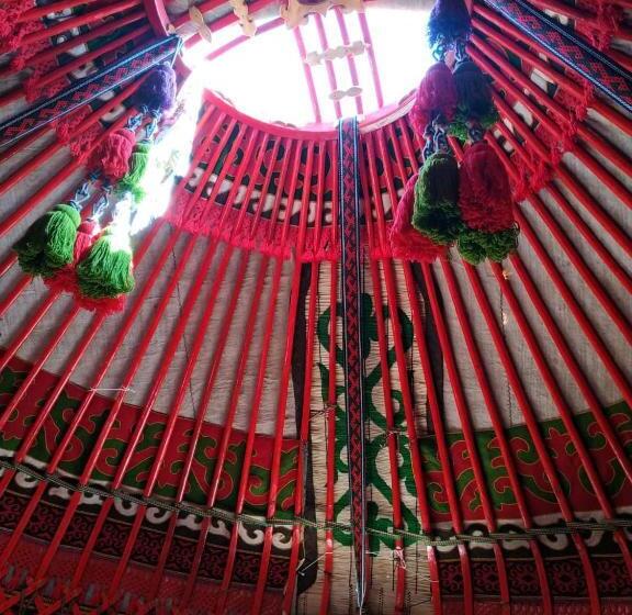 تختخواب و صبحانه Turan Handmade Yurt With Heated Floors