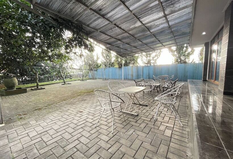 Отель Cemara Hijau