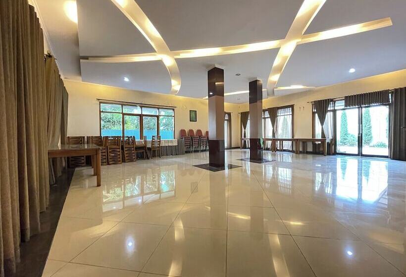 Отель Cemara Hijau