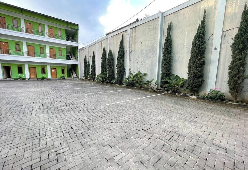 Отель Cemara Hijau