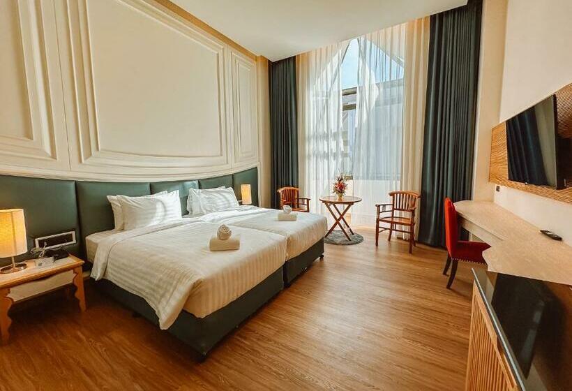 Grand Lord Hotel & Residence