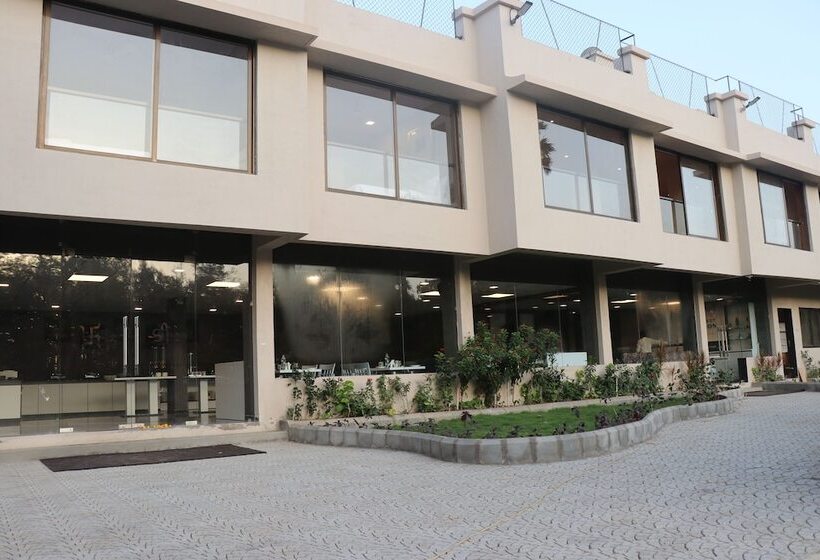 ホテル Nest Beacon Resort Daman