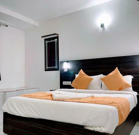 هتل Skylark Holidays Munnar