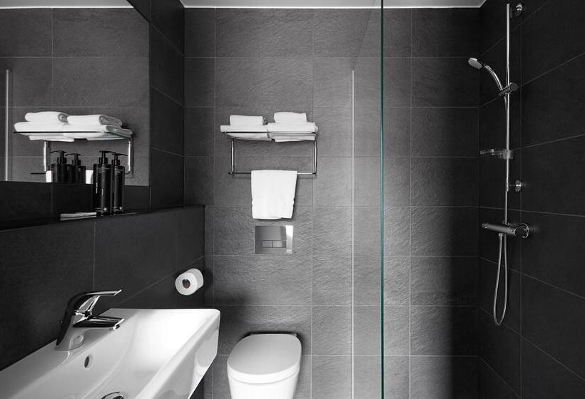 Отель The Social Hub Madrid