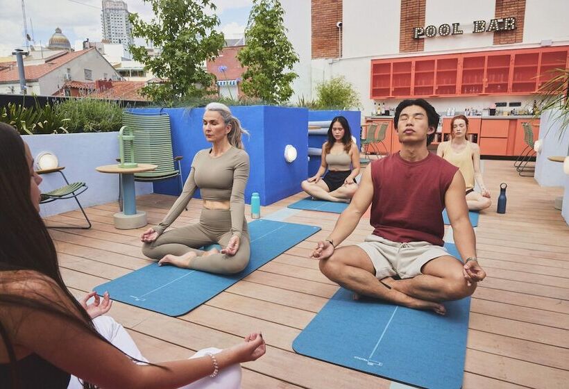 Отель The Social Hub Madrid